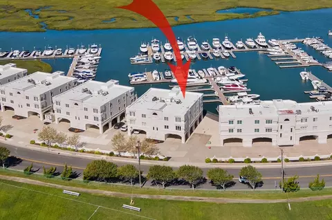 1100 Ocean Dr #208, Avalon, NJ 08202