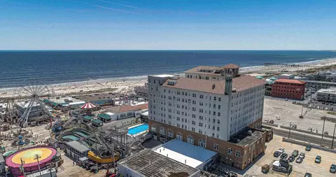 719 E 11th St #404, Ocean City, NJ 08226