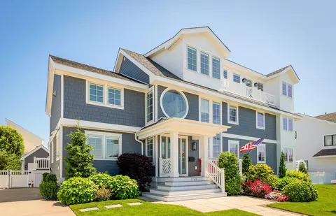 7749 Dune Dr, Avalon, NJ 08202