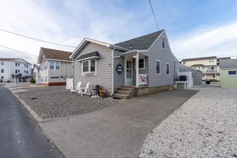 205 84th St, Sea Isle City, NJ 08243