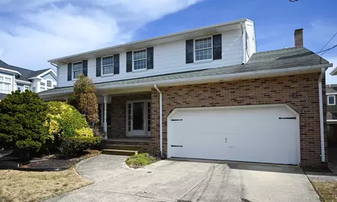 303 E Jefferson Ave, Wildwood Crest, NJ 08260