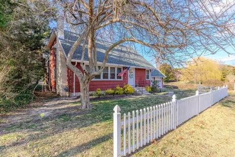 601 Seagrove Ave, Cape May Point, NJ 08212