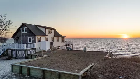 141 N Beach Ave, Cape May Court House, NJ 08210