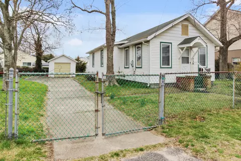 238 W Delaware Pkwy, Villas, NJ 08251