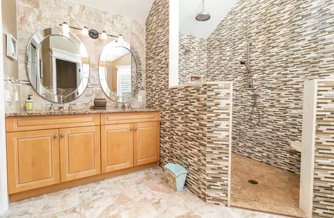 Bath - 178 37th St, Avalon, NJ 08202 photo 5 of 5