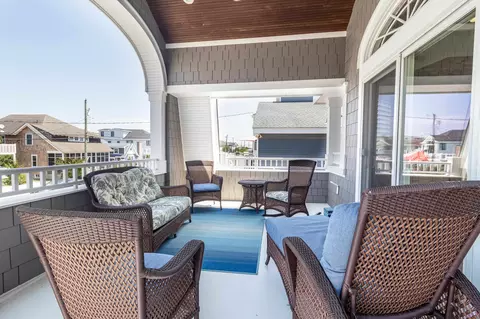 Exterior - 178 37th St, Avalon, NJ 08202 photo 2 of 7
