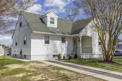 809 Walnut St, Erma, NJ 08204