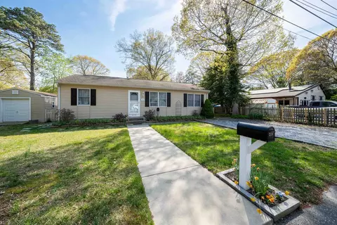 214 E New York Ave, Villas, NJ 08251