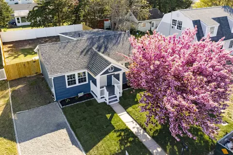 220 Hollywood Ave, Villas, NJ 08251