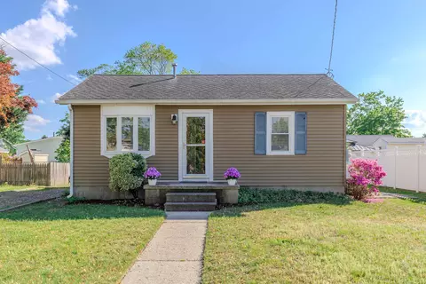 34 Holiday Rd, Villas, NJ 08251
