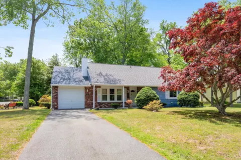 1 Cypress Ct, Rio Grande, NJ 08242