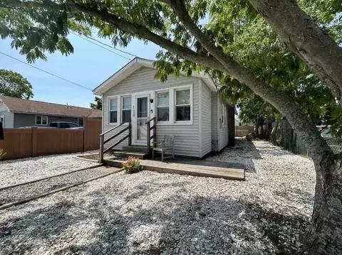 108 W Pacific Ave, Villas, NJ 08251