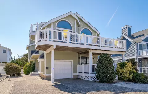 138 8th St, Avalon, NJ 08202