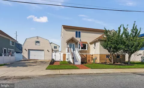 548 W Pine St, West Wildwood, NJ 08260