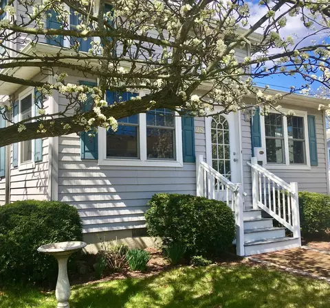 25 Shore Rd, Somers Point, NJ 08244