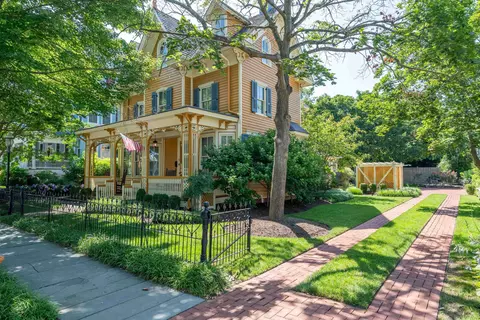 645 Hughes St, Cape May, NJ 08204