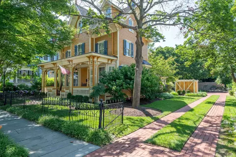 645 Hughes St, Cape May, NJ 08204