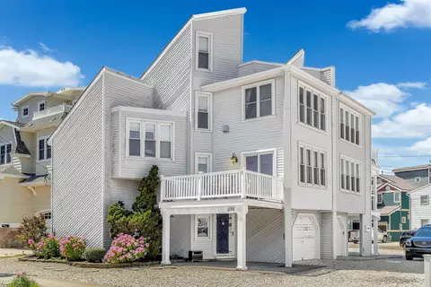 694 21st St #B, Avalon, NJ 08202