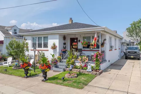 109 E Orchid Rd, Wildwood Crest, NJ 08260