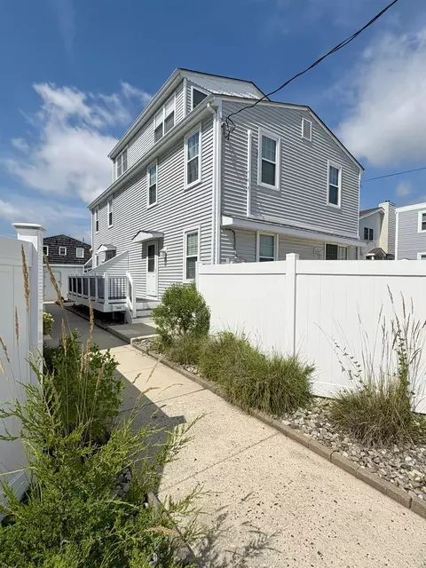 242 37th St #B, Sea Isle City, NJ 08243