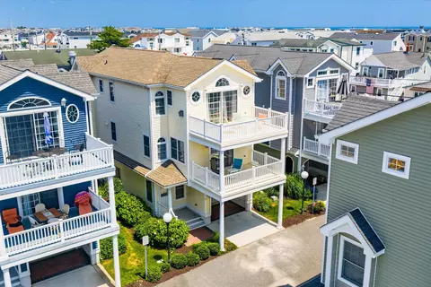 85 85th St #2, Sea Isle City, NJ 08243
