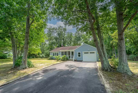 5 Acorn Ln, Cape May Court House, NJ 08210