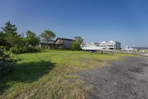 2 Point Dr, Somers Point, NJ 08244