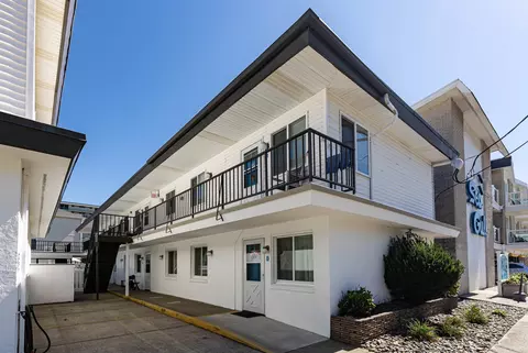 5301 Atlantic Ave #D, Wildwood, NJ 08260
