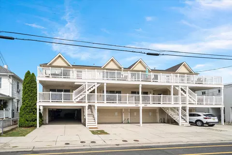 225 E Davis Ave #F, Wildwood, NJ 08260