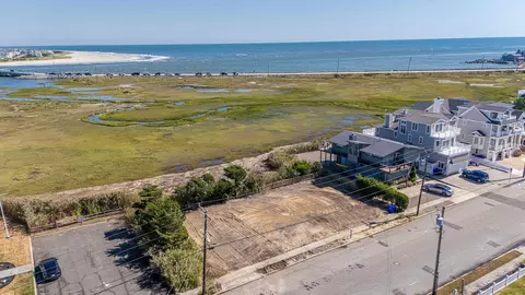 585 7th St, Avalon, NJ 08202 photo 2