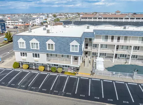 177 80th St #105, Avalon, NJ 08202