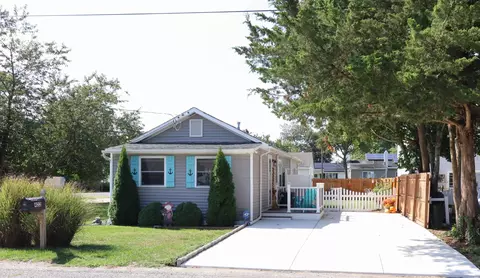 422 E Tampa Ave, Villas, NJ 08251