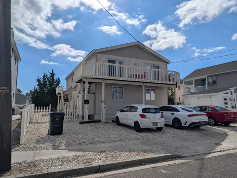 384 41st St, Avalon, NJ 08202