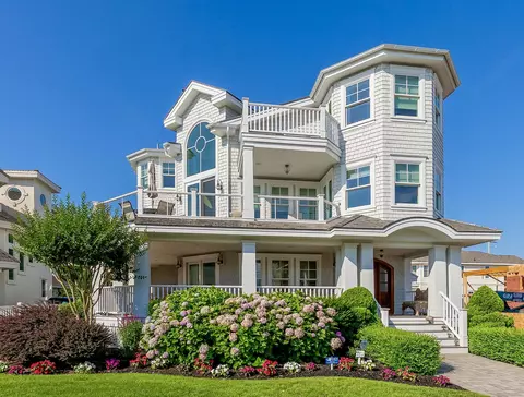 182 65th St, Avalon, NJ 08202