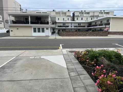 415 E Atlanta Ave #203, Wildwood Crest, NJ 08260