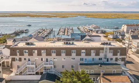 221 87th St #202, Sea Isle City, NJ 08243