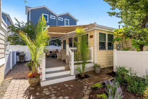 120 85th St #B, Sea Isle City, NJ 08243