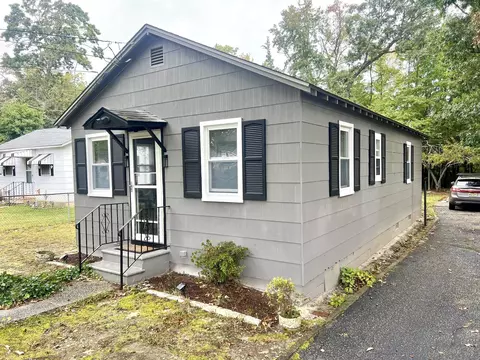 715 E Tampa Ave, Villas, NJ 08251