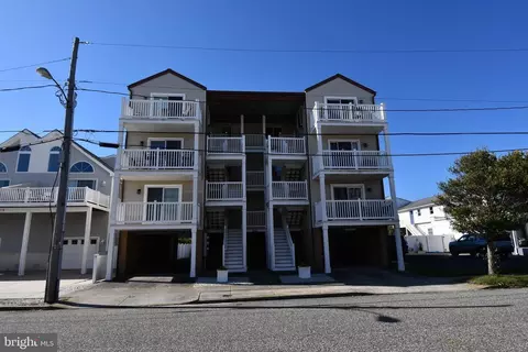 222 42nd St #B, Sea Isle City, NJ 08243