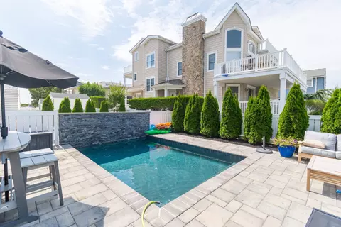 Exterior - 8 E 27th St #WEST, Avalon, NJ 08202 photo 3 of 4