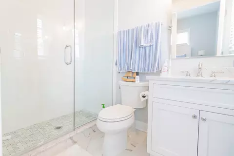 Bath - 8 E 27th St #WEST, Avalon, NJ 08202 photo 2 of 5