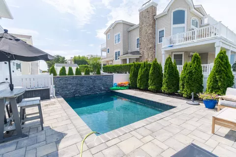 Exterior - 8 E 27th St #WEST, Avalon, NJ 08202 photo 4 of 4