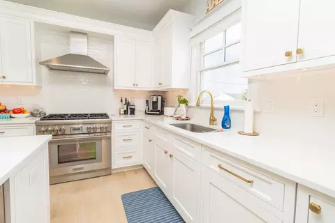 Kitchen - 8 E 27th St #WEST, Avalon, NJ 08202 photo 3 of 4