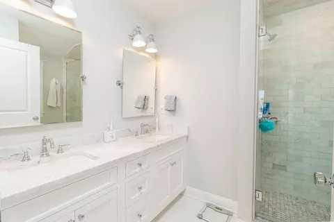 Bath - 8 E 27th St #WEST, Avalon, NJ 08202 photo 4 of 5