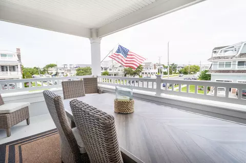 Exterior - 8 E 27th St #WEST, Avalon, NJ 08202 photo 2 of 4