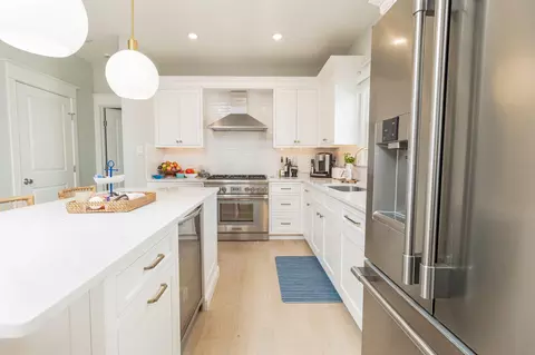 Kitchen - 8 E 27th St #WEST, Avalon, NJ 08202 photo 2 of 4
