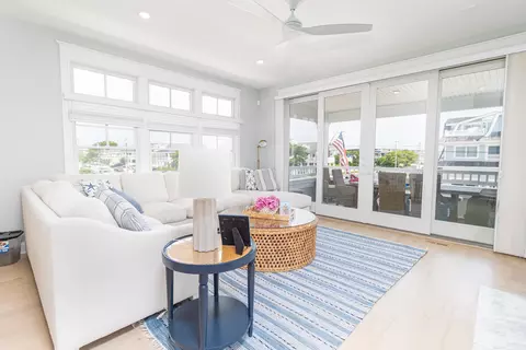 Living - 8 E 27th St #WEST, Avalon, NJ 08202 photo 2 of 3