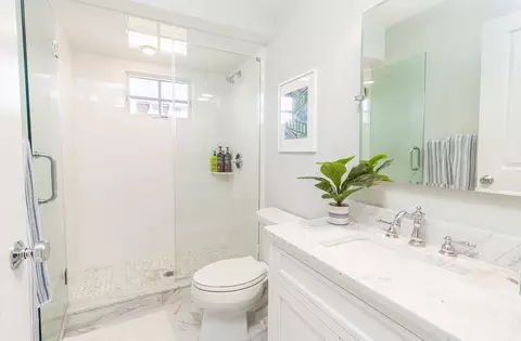 Bath - 8 E 27th St #WEST, Avalon, NJ 08202 photo 1 of 5