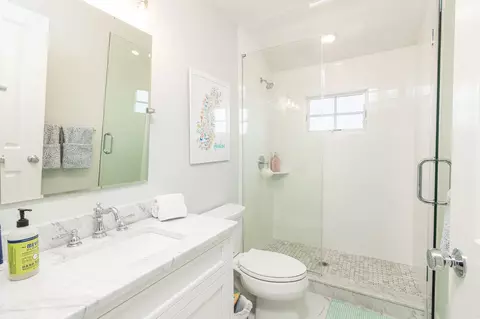 Bath - 8 E 27th St #WEST, Avalon, NJ 08202 photo 3 of 5