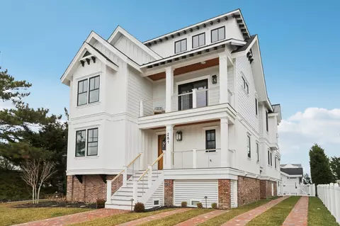 281 7th St, Avalon, NJ 08202
